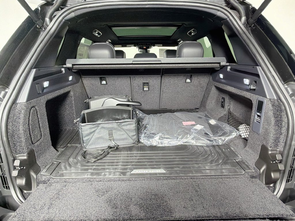 New 2027 Santorini Black Land Rover SE image 28