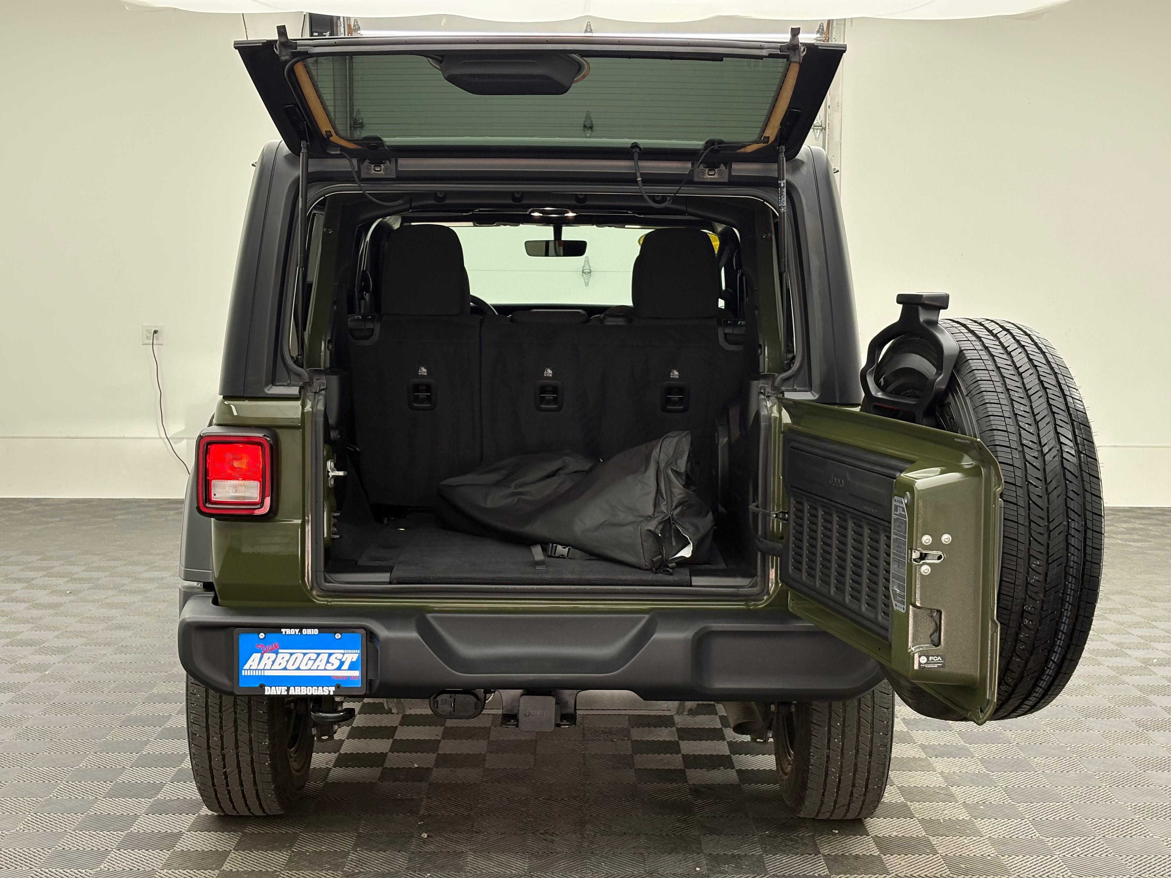 Used 2022 Sarge Green Clearcoat Jeep Unlimited Sport Altitude image 11