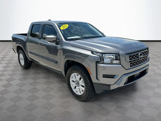 Used 2022 Gray Nissan SV image 3