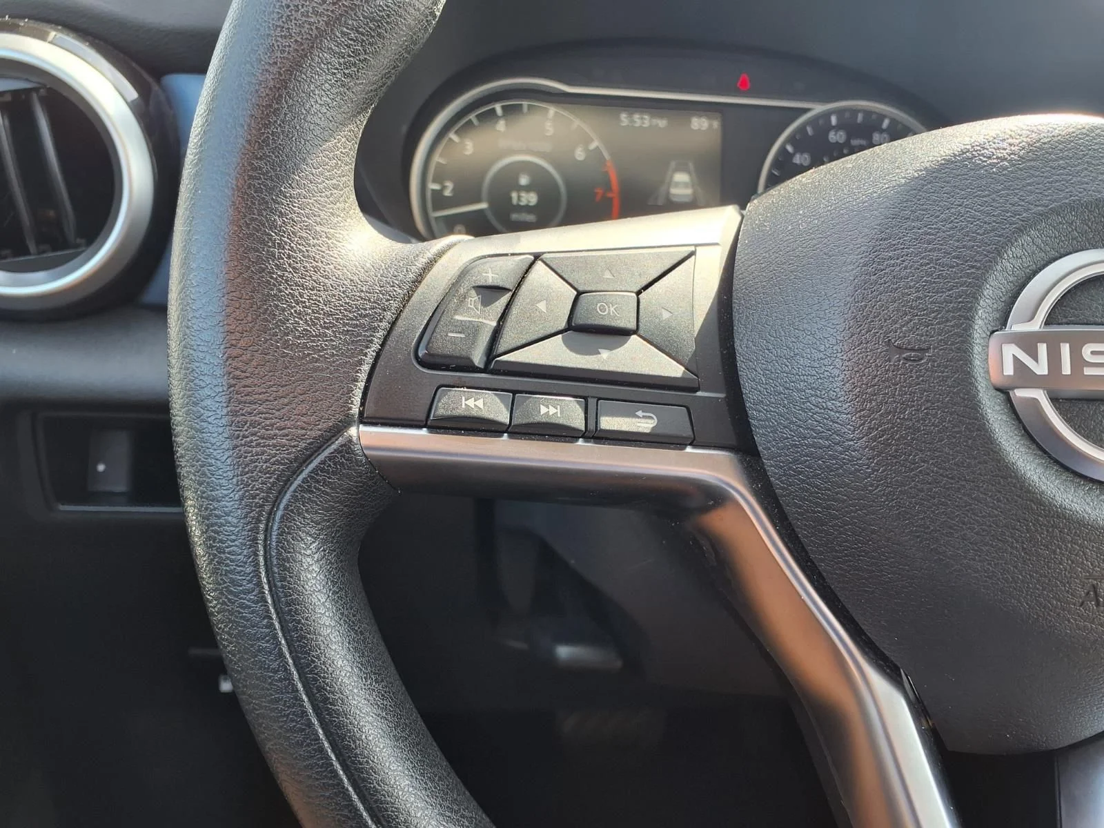 2025 Nissan Versa Sedan SV - Photo 15