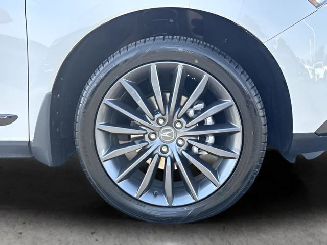 Used 2022 White Acura  image 25