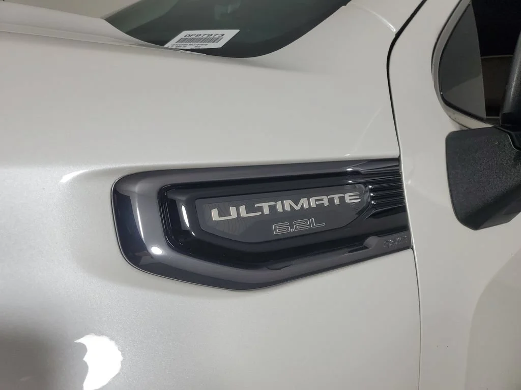 Used 2025 White Frost Tricoat GMC Denali Ultimate image 11