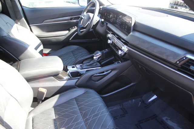 Used 2025 Black Kia EX X-Line image 38