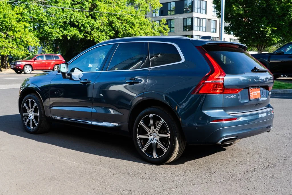 Used 2019 Blue Volvo T6 Inscription image 4