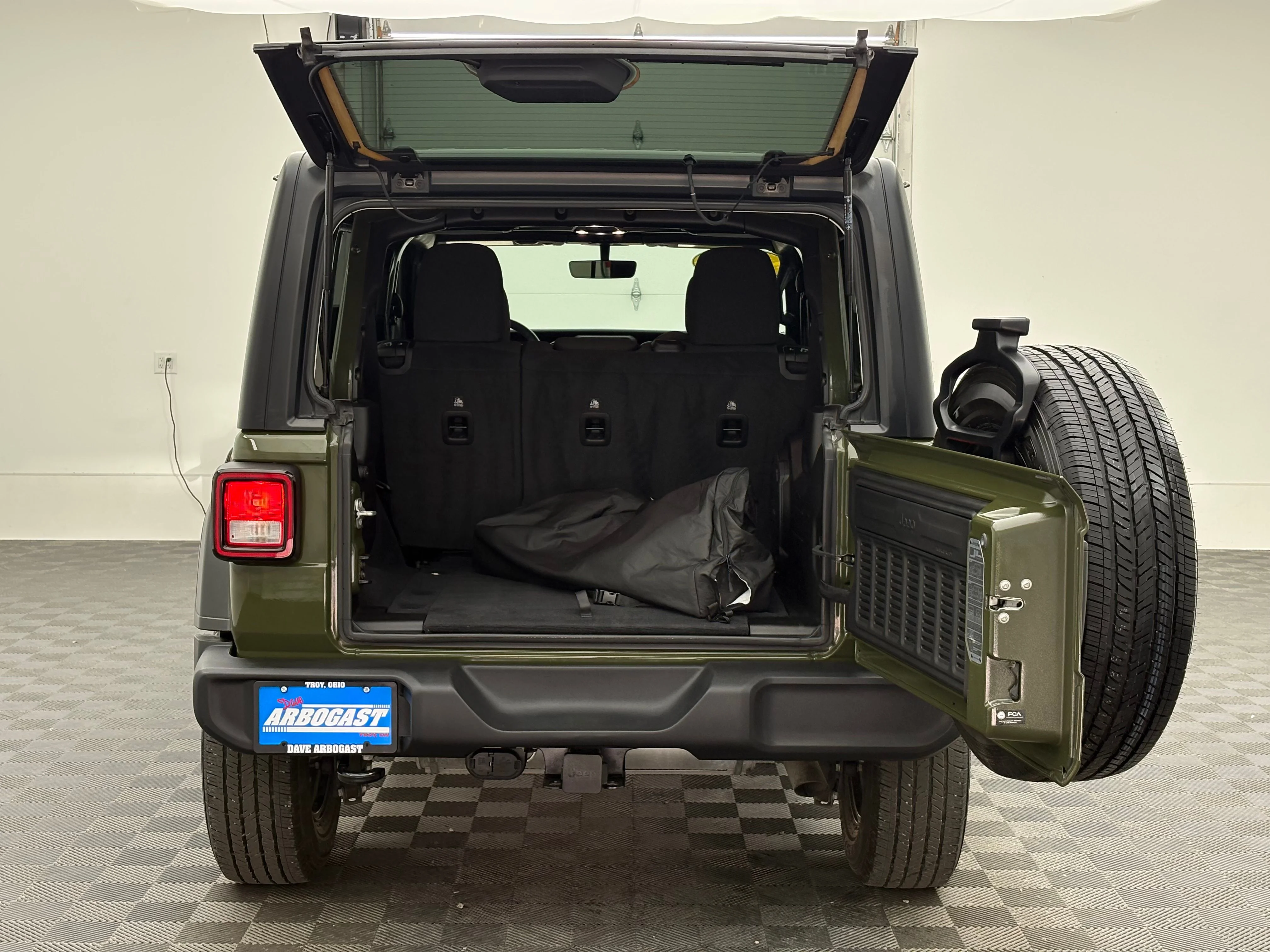Used 2022 Sarge Green Clearcoat Jeep Unlimited Sport Altitude image 11