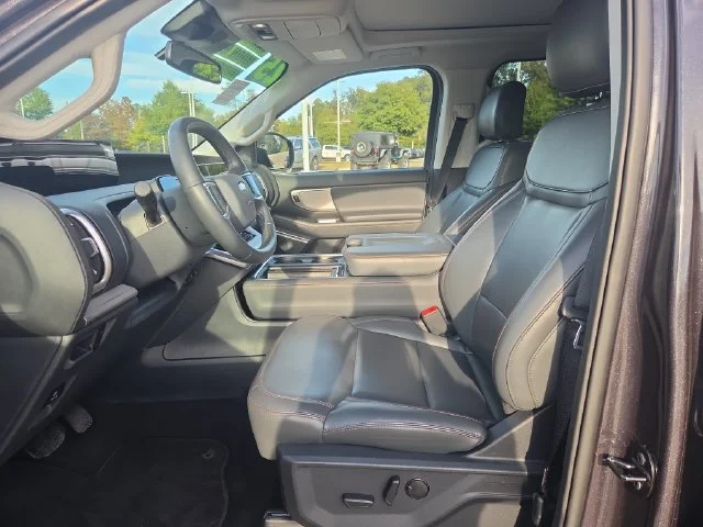 Used 2025 Gray Ford Active image 9