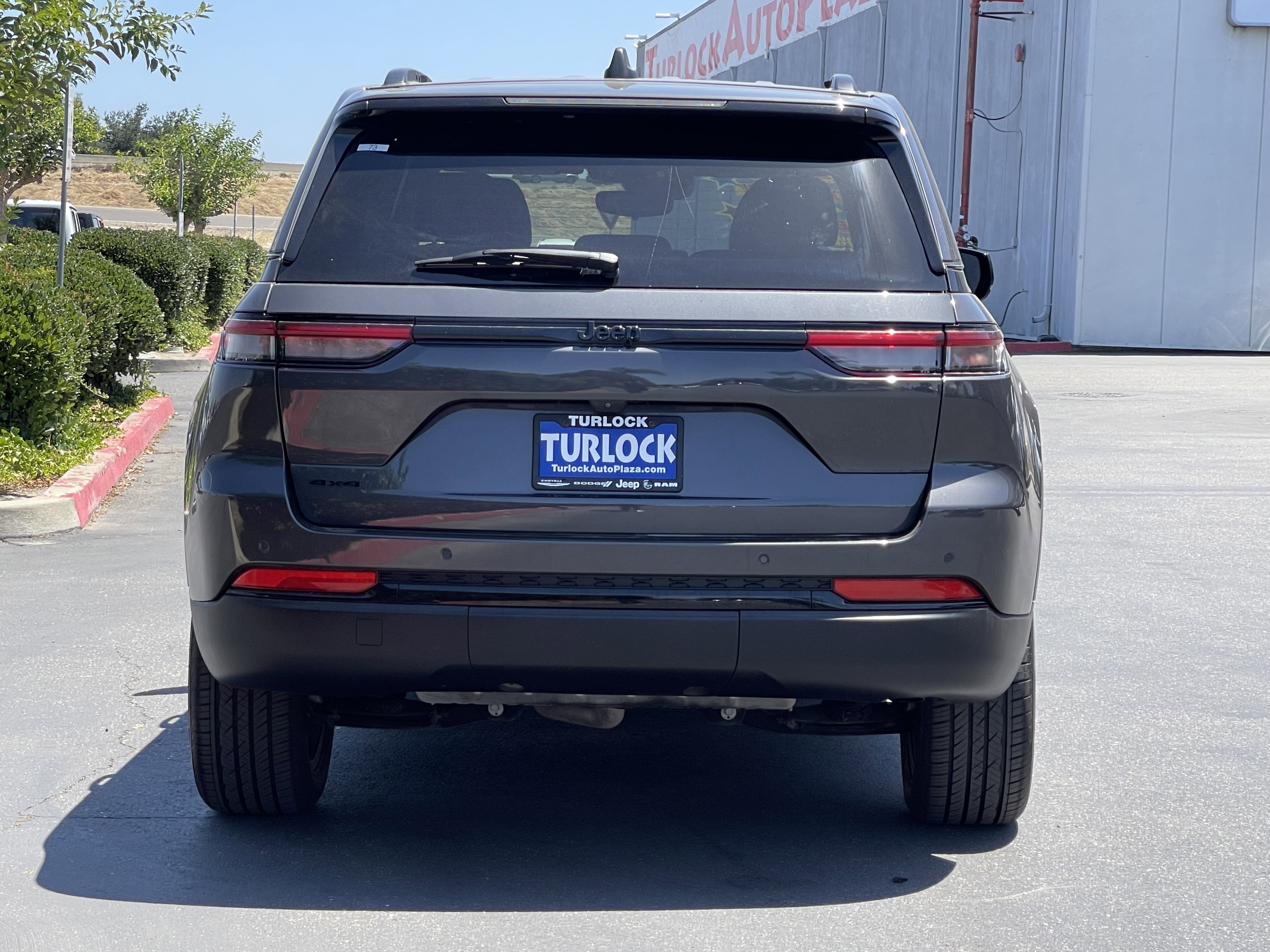 Used 2023 Gray Jeep Altitude X image 4