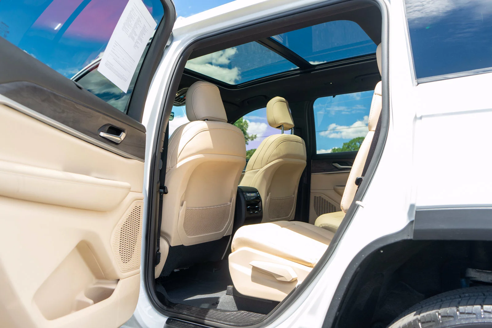 Used 2023 Bright White Clearcoat Jeep Limited image 30