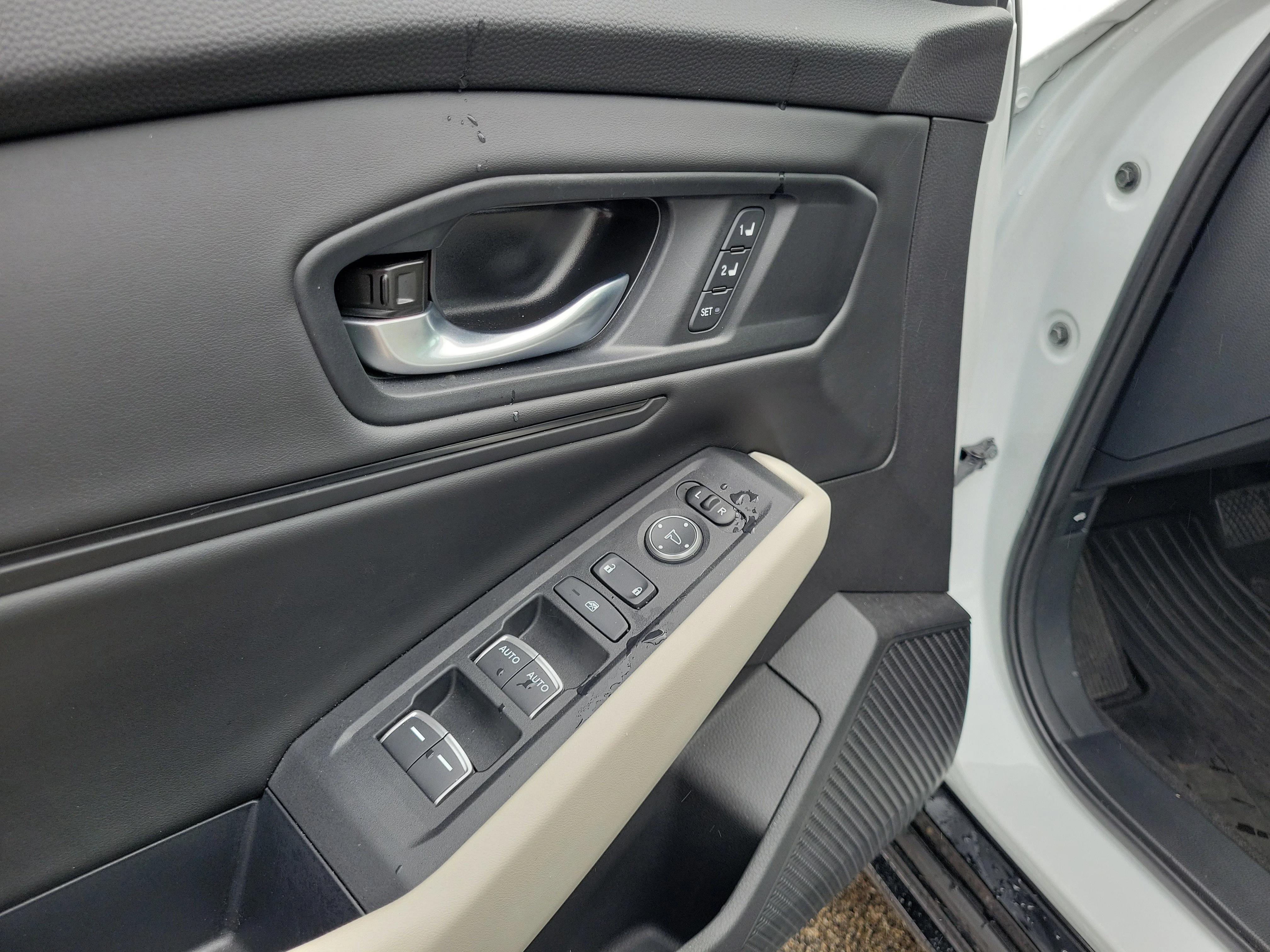 Used 2025 WHITE Honda EX-L image 18