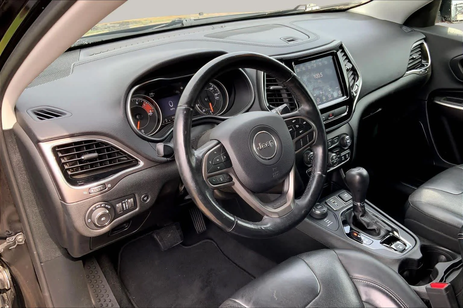 Used 2019 Diamond Black Crystal Pearlcoat Jeep Limited image 17
