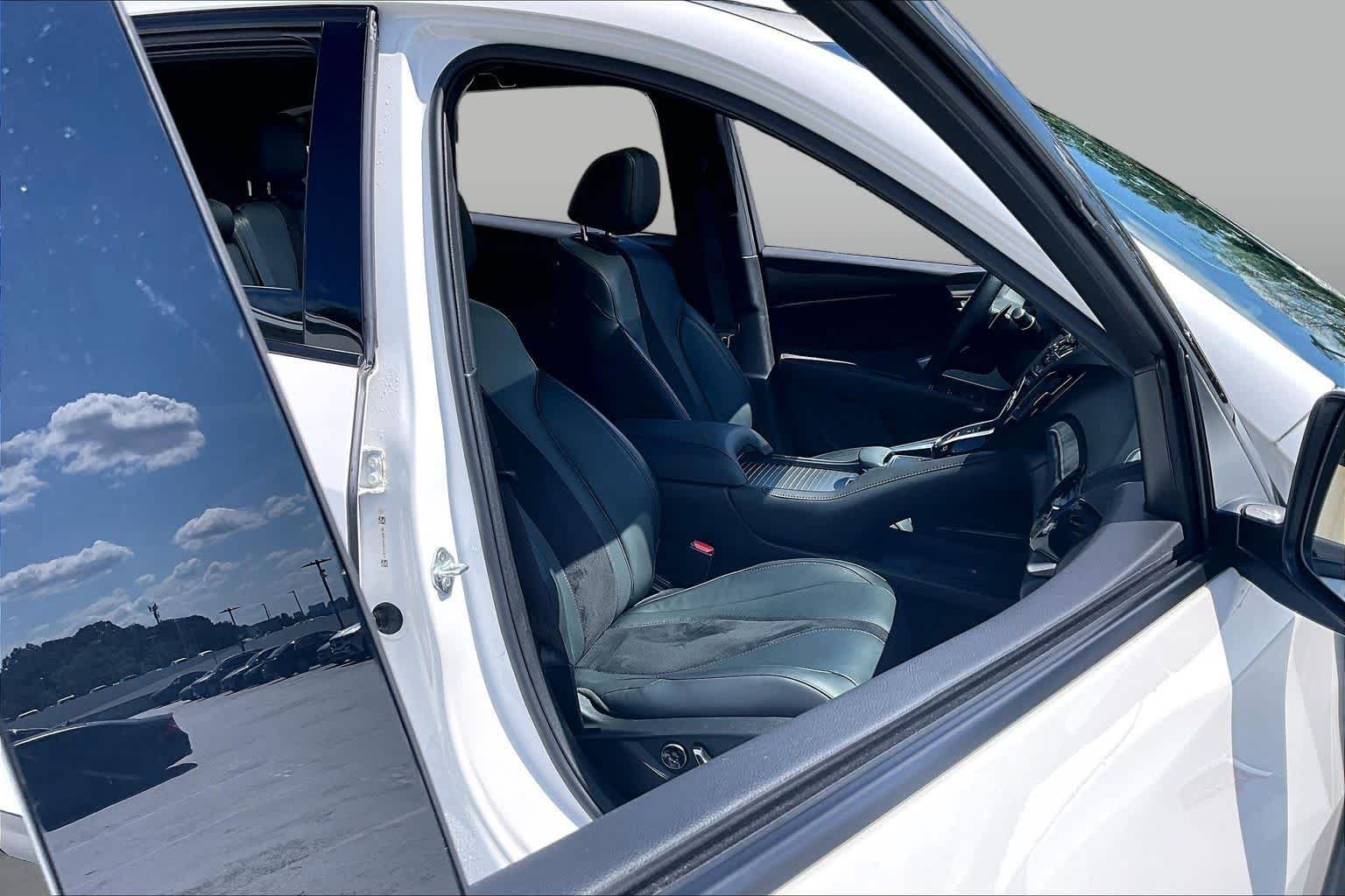 Used 2023 Platinum White Pearl Acura w/A-Spec Package image 9