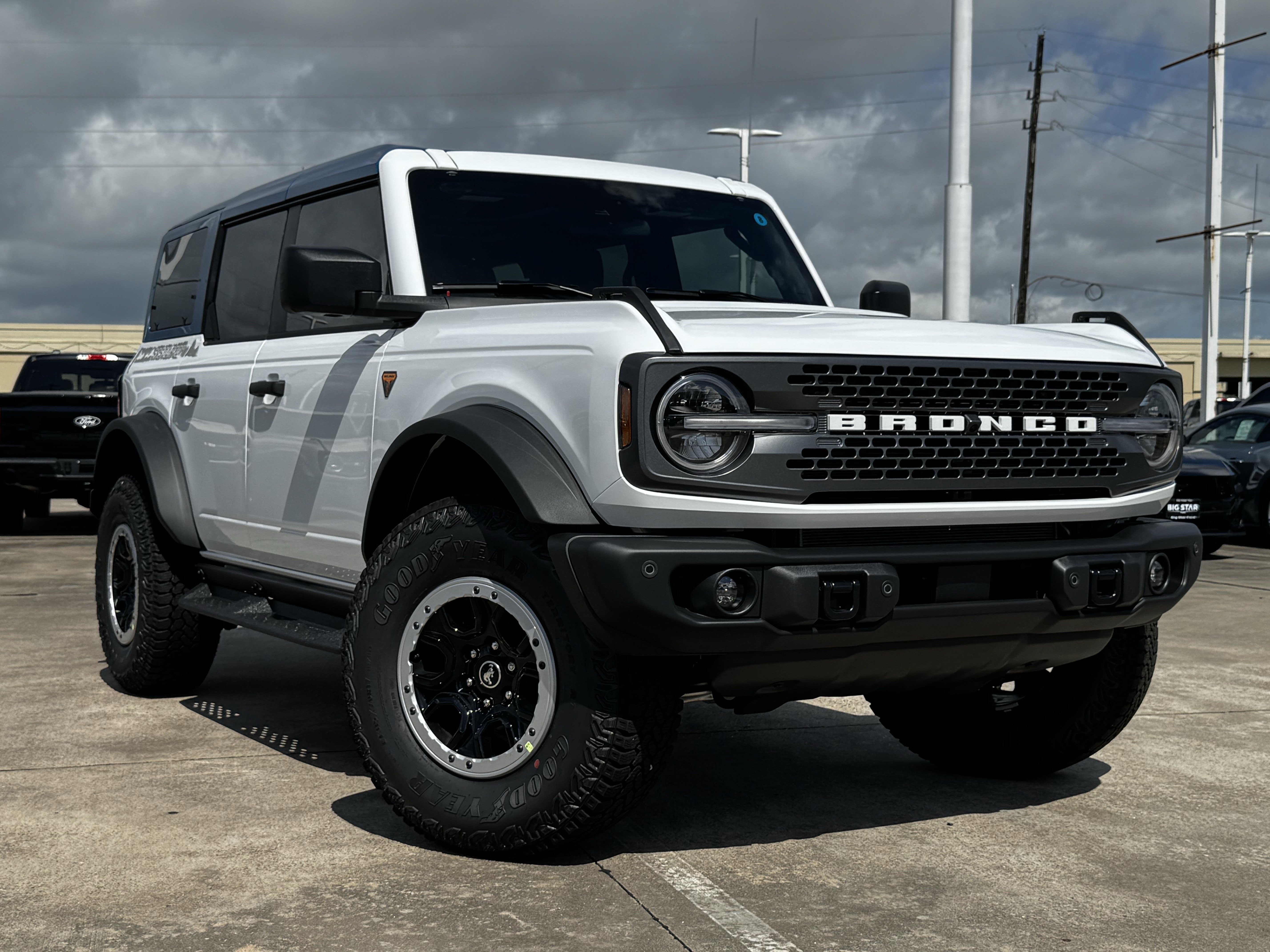 New 2026 Oxford White Ford Badlands image 2