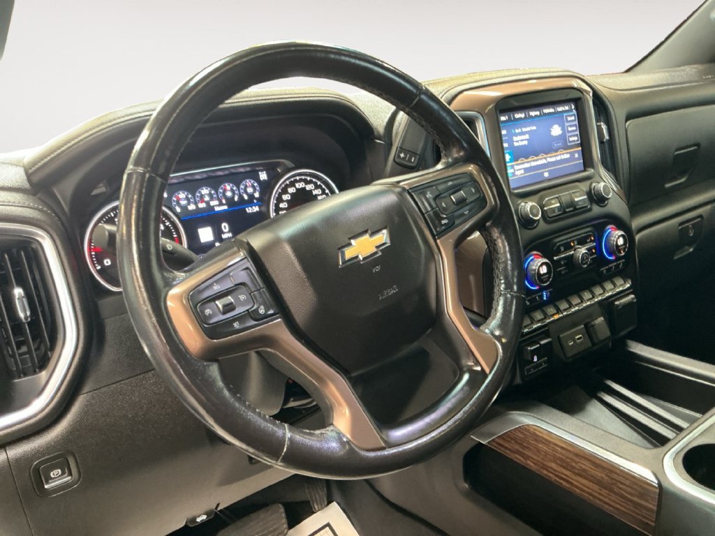 Used 2022 White Chevrolet High Country image 19