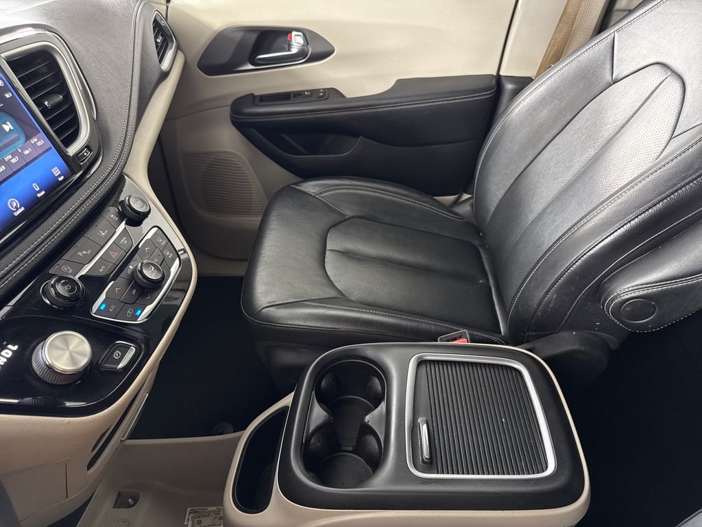 2022 Chrysler Pacifica Touring L - Photo 18