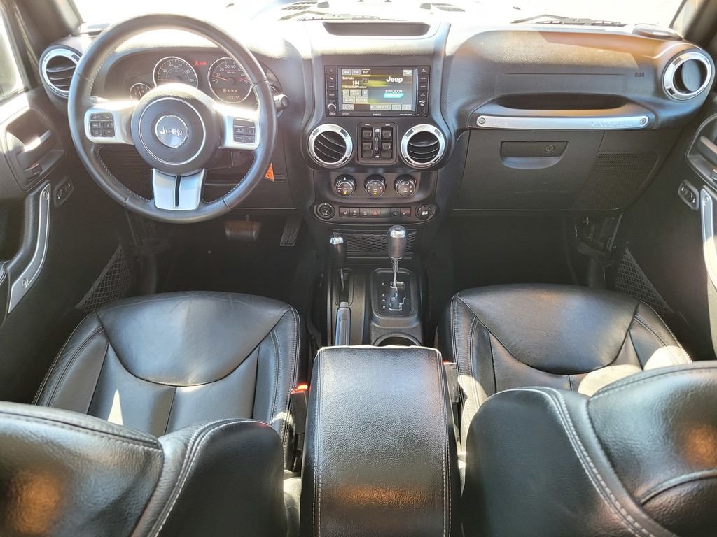 Certified Used 2016 Gray Jeep Unlimited Rubicon image 14