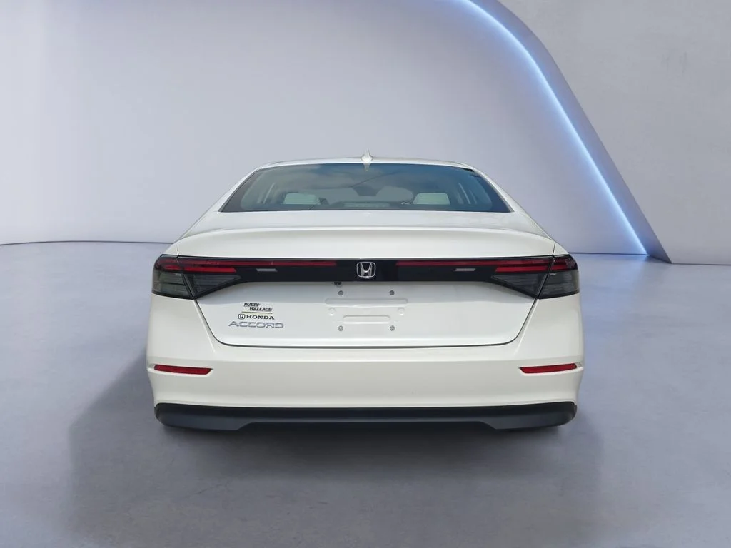 Used 2023 Platinum White Pearl Honda LX image 4