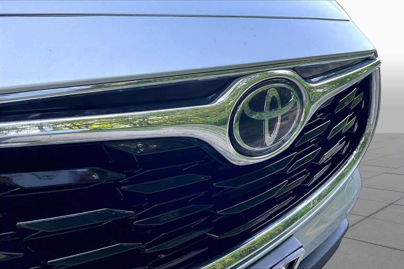 Used 2020 Celestial Silver Metallic Toyota Limited image 29