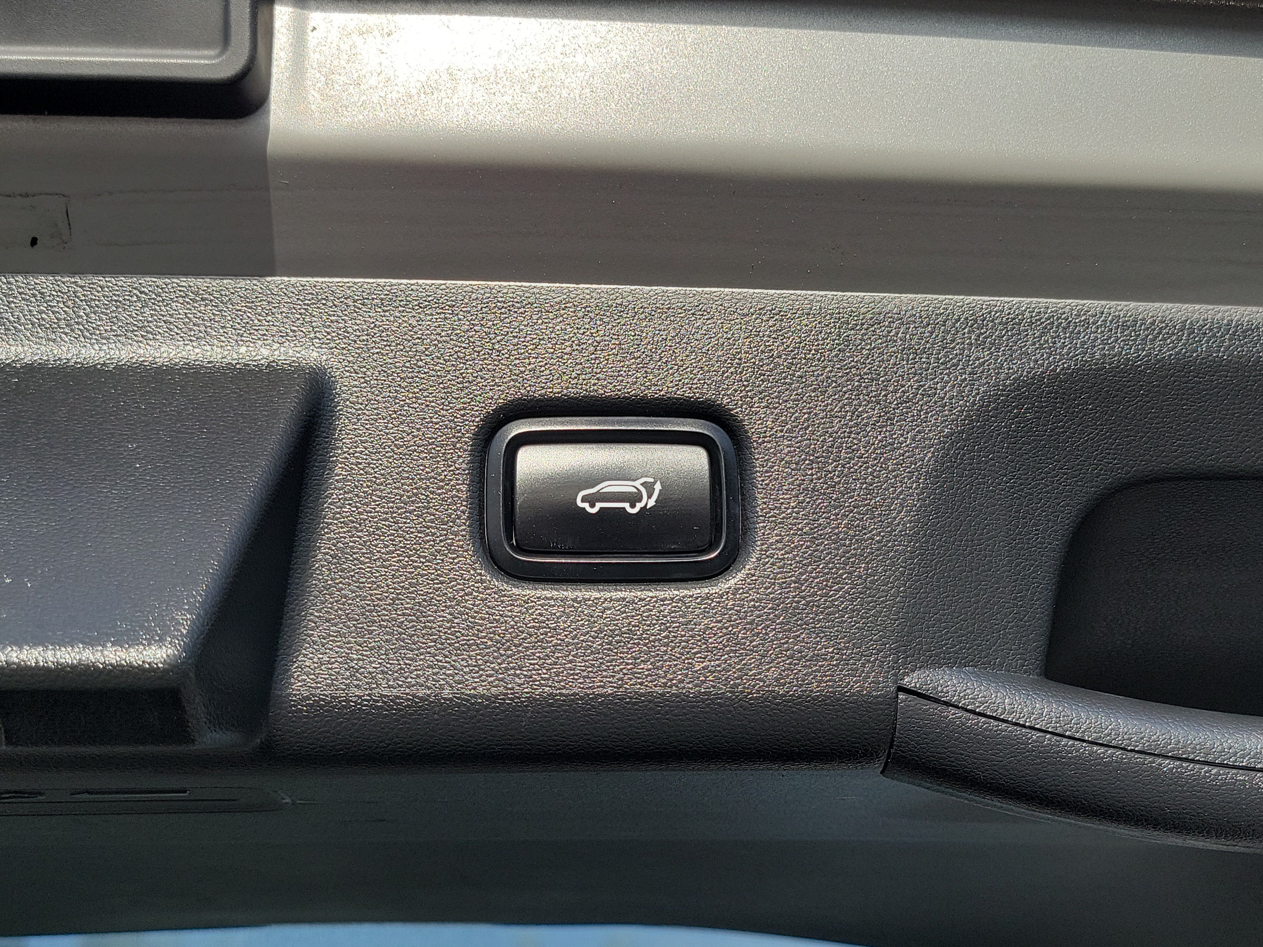 Certified Used 2024 Shimmering Silver Hyundai SEL image 17