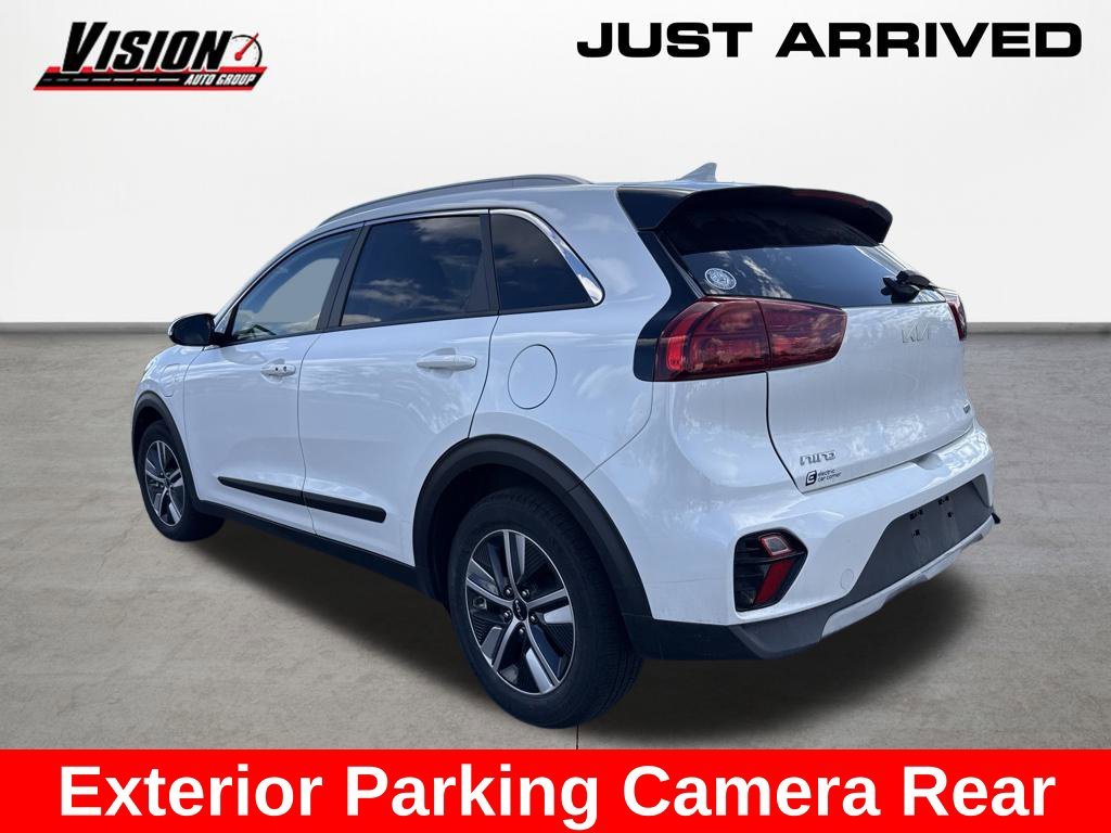 Used 2022 White Kia EX image 9