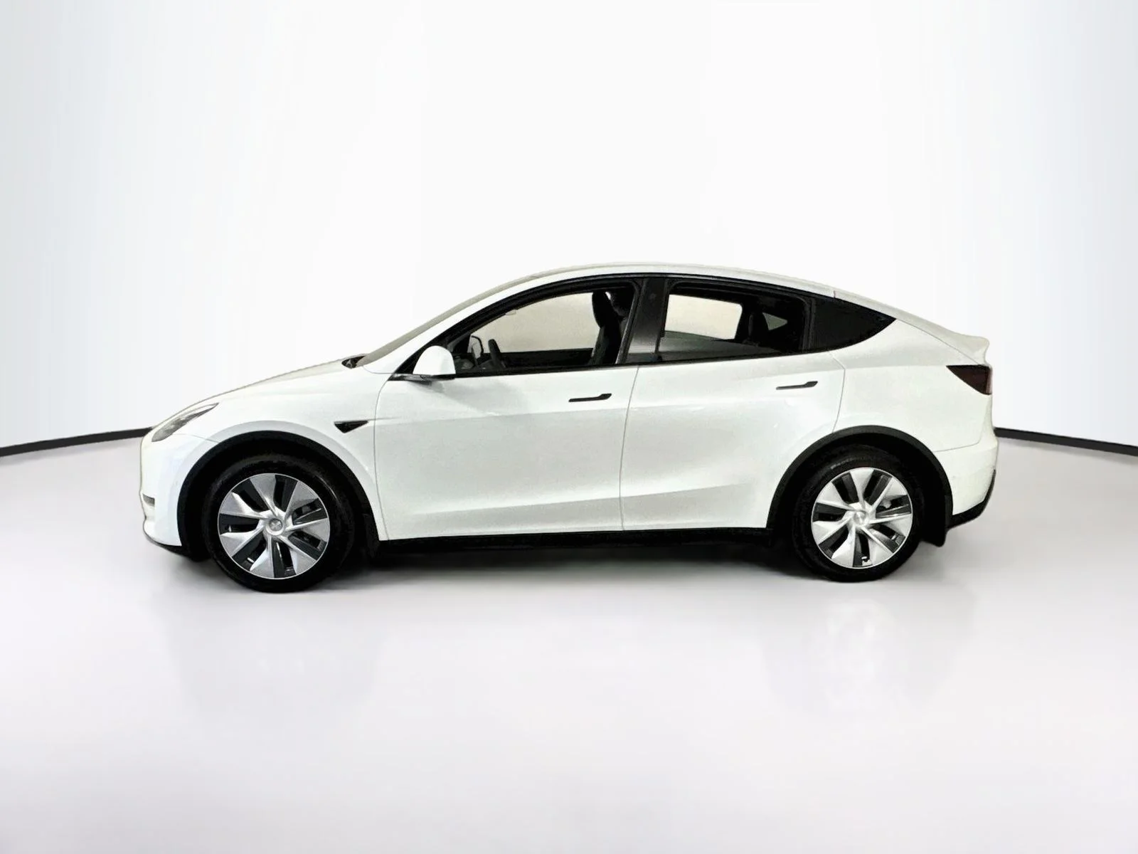 Used 2022  Tesla Long Range image 4