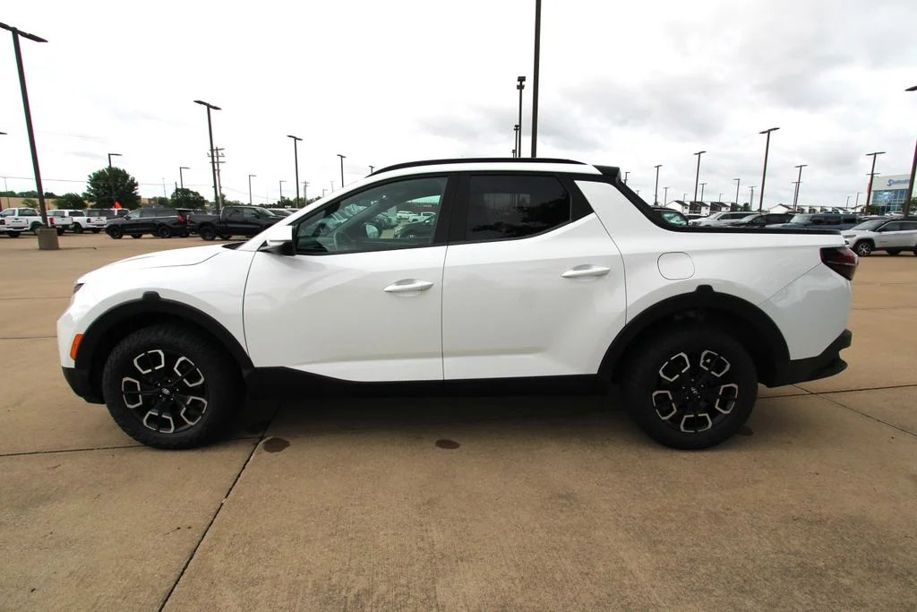 Used 2022 White Hyundai SEL Premium image 16