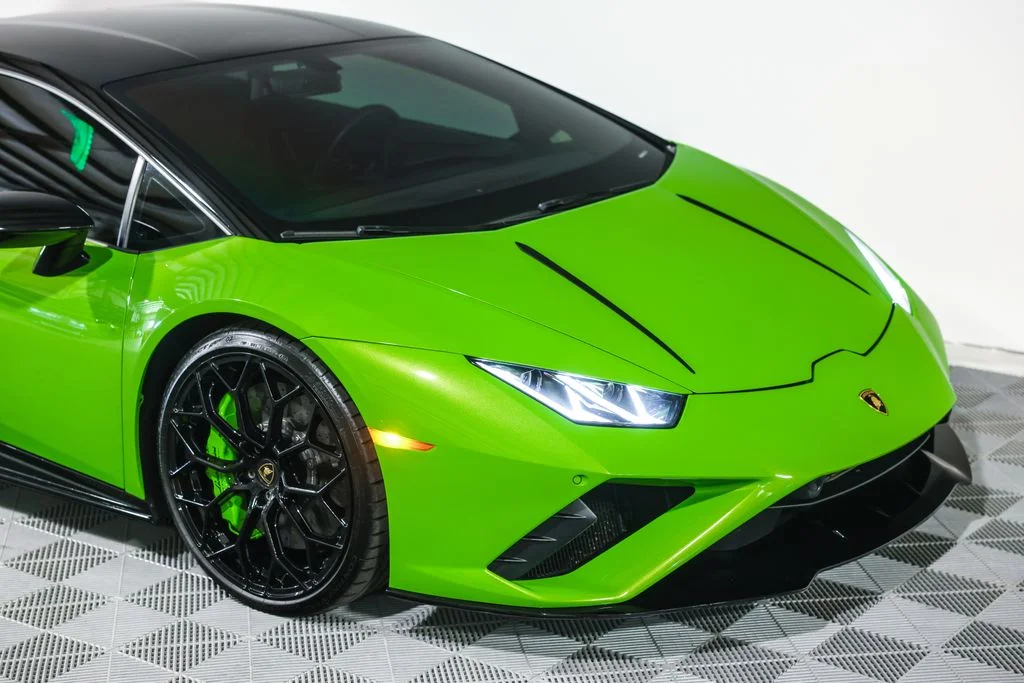 Used 2021 Green Lamborghini Base image 5