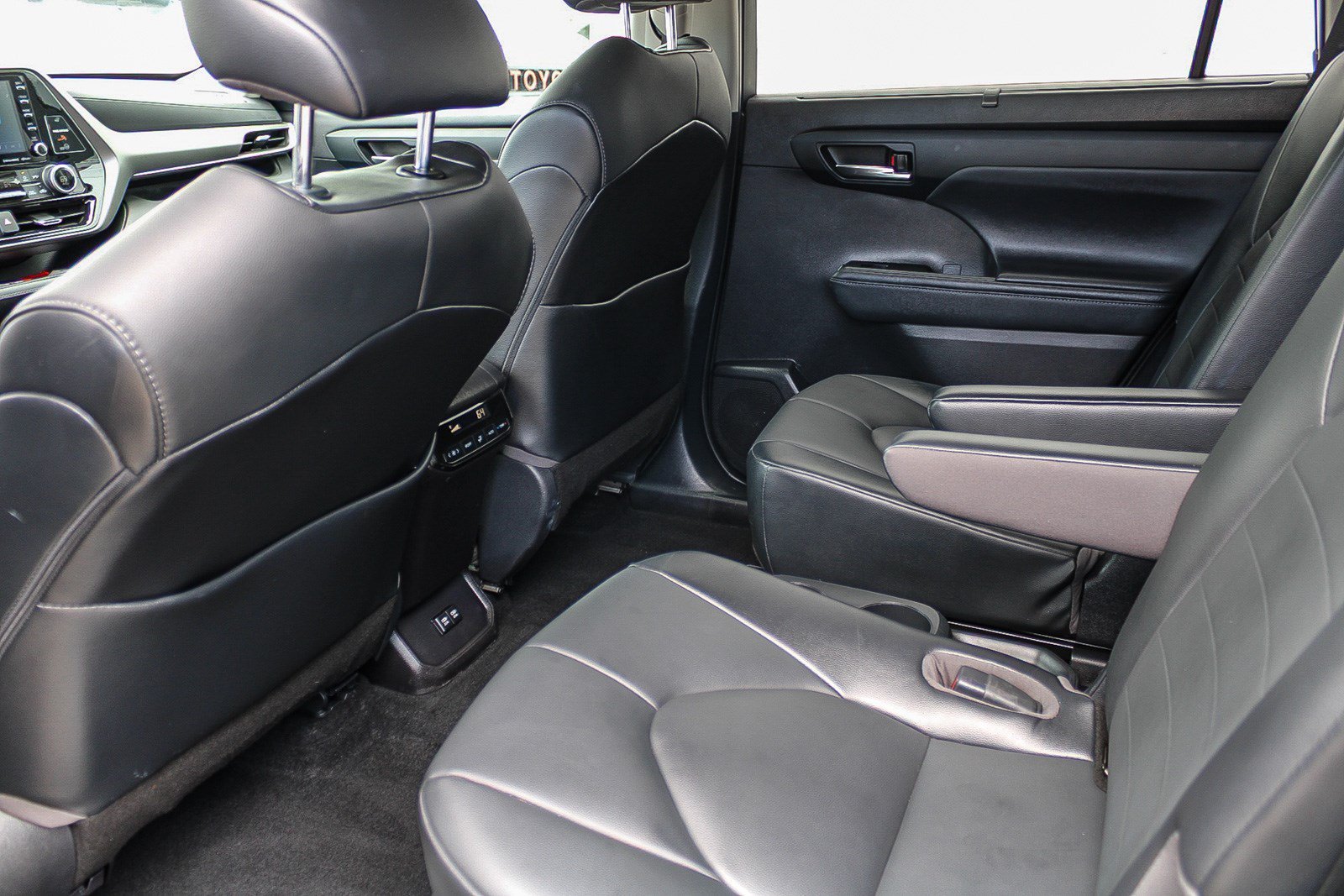 Certified Used 2021 Moon Dust Toyota Hybrid XLE image 19