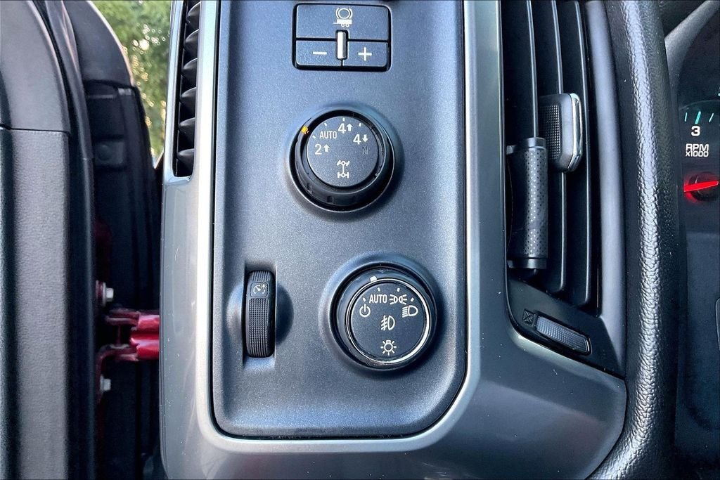 Used 2016 Red Chevrolet LT image 25