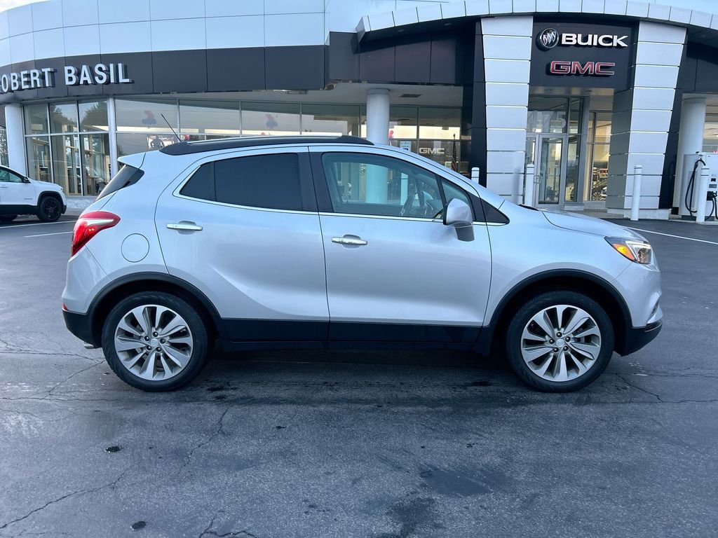 Used 2020 Silver Buick Preferred image 9