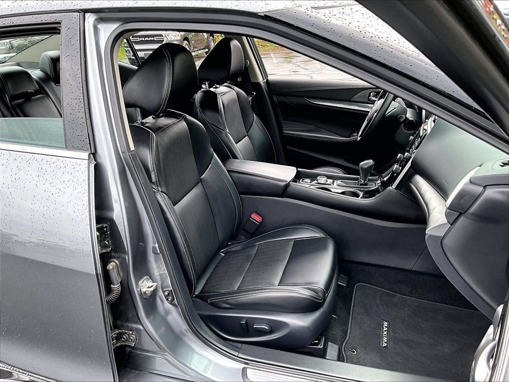 Used 2019 Gray Nissan 3.5 SV image 11