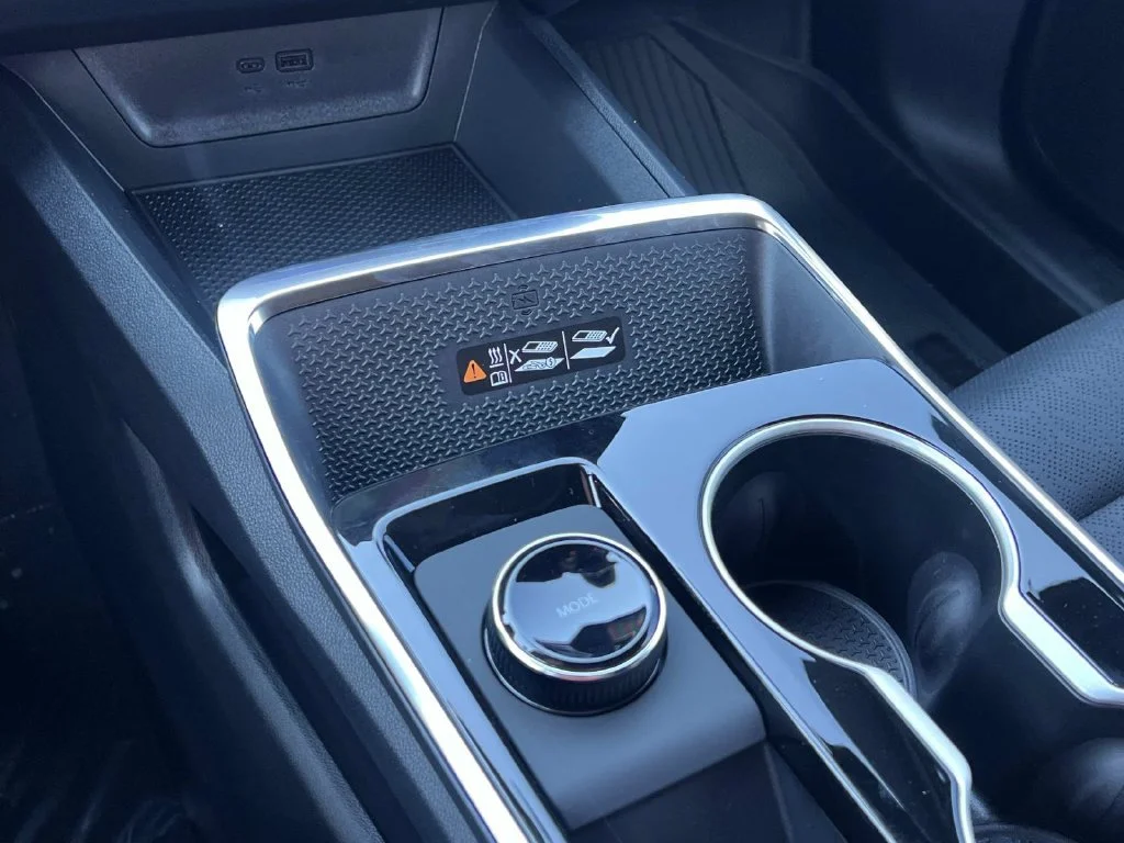 2027 Chevrolet Equinox LT - Photo 19