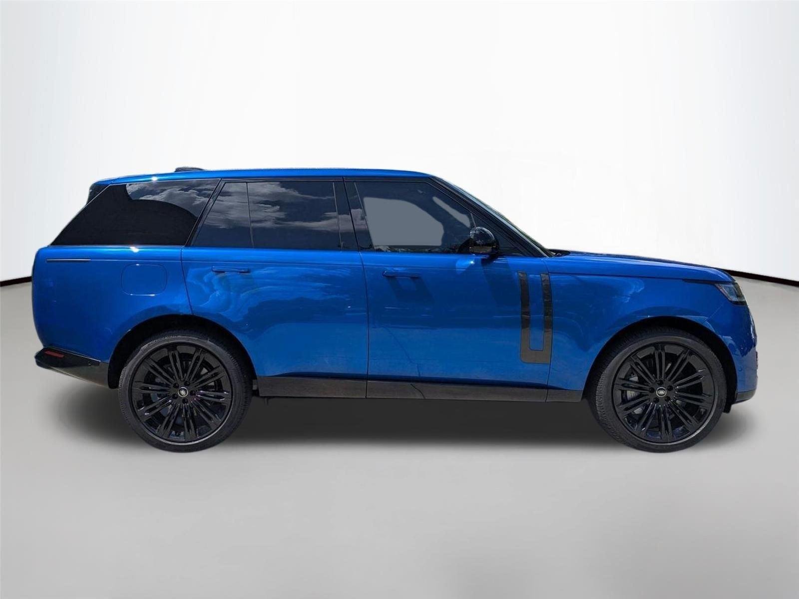 New 2026 Velocity Blue Land Rover SE image 4