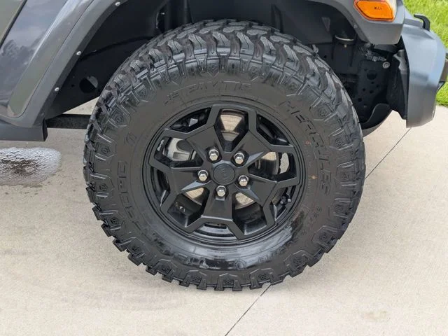Used 2021 Crystal Metallic Jeep Willys image 11