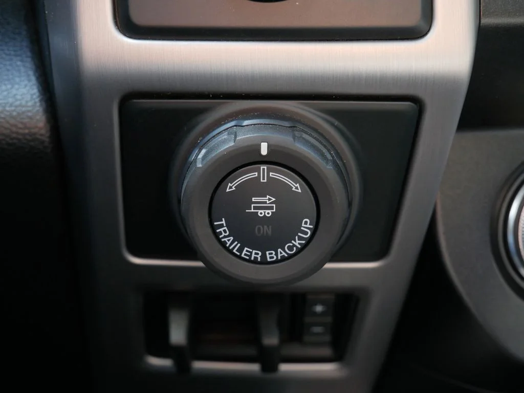 Used 2018 White Ford Platinum image 25