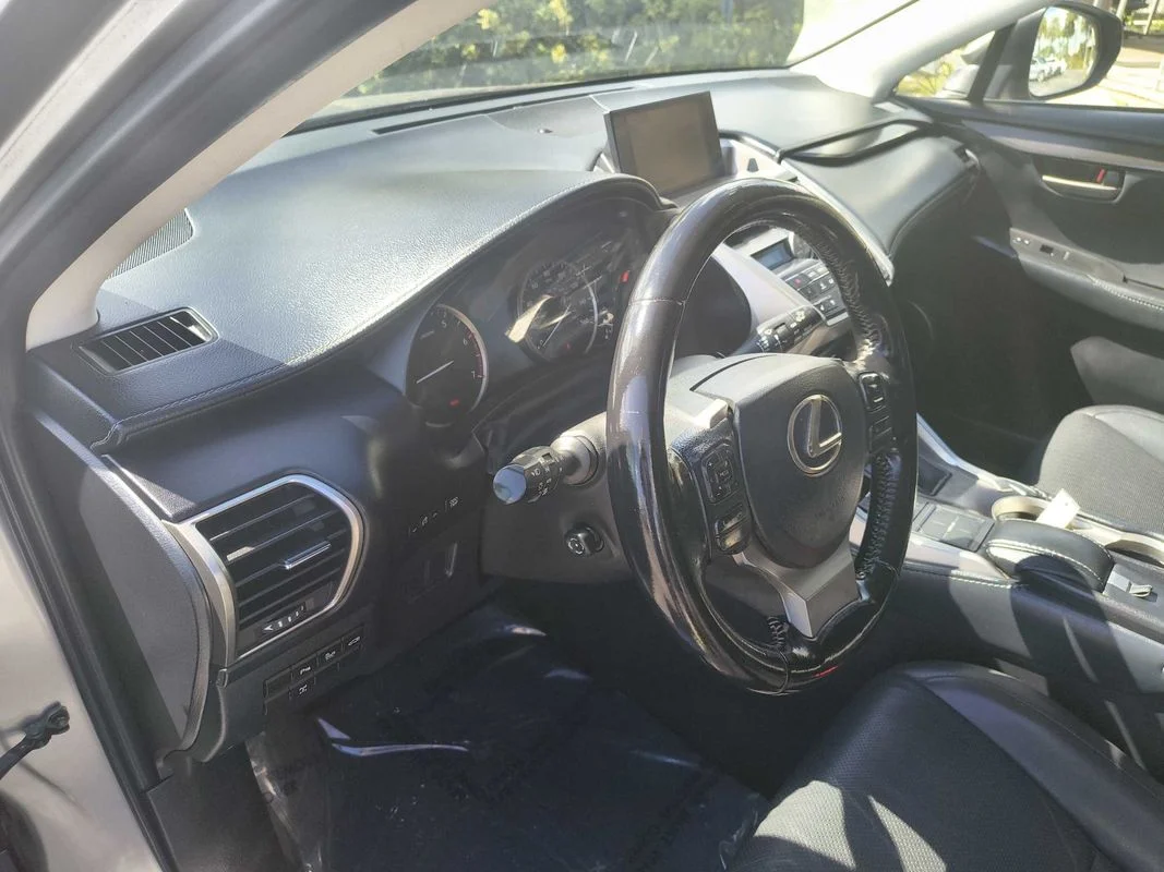 Used 2015  Lexus  image 12