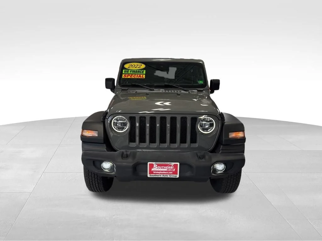 Used 2022 Gray Jeep Sport S image 9