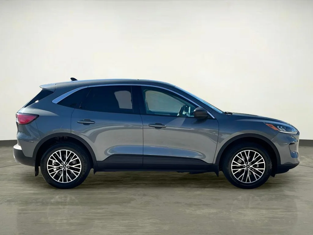 Used 2022 Gray Ford SE image 9
