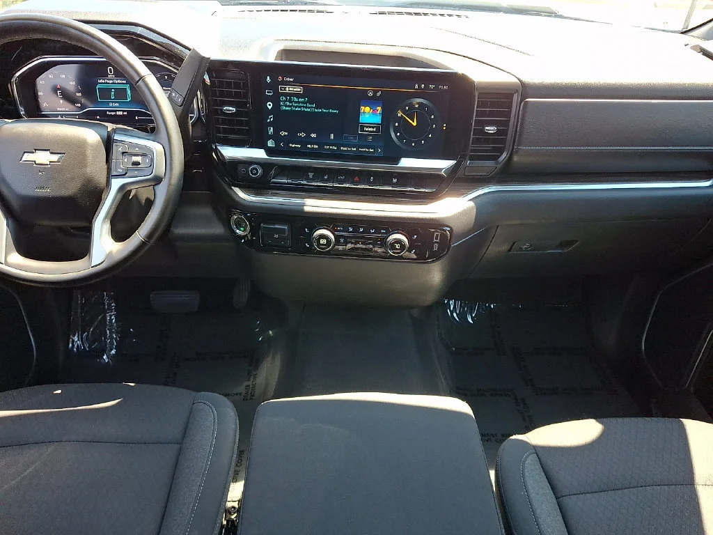 Used 2025 Summit White Chevrolet LT image 16