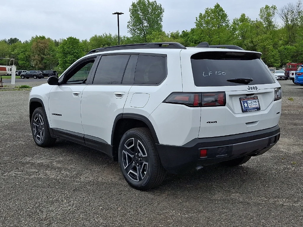 New 2026 Bright White Clear-Coat Exterior Paint Jeep Laredo image 6