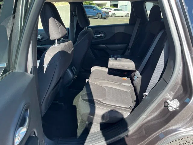 Used 2015 Granite Crystal Metallic Clearcoat Jeep Latitude image 15