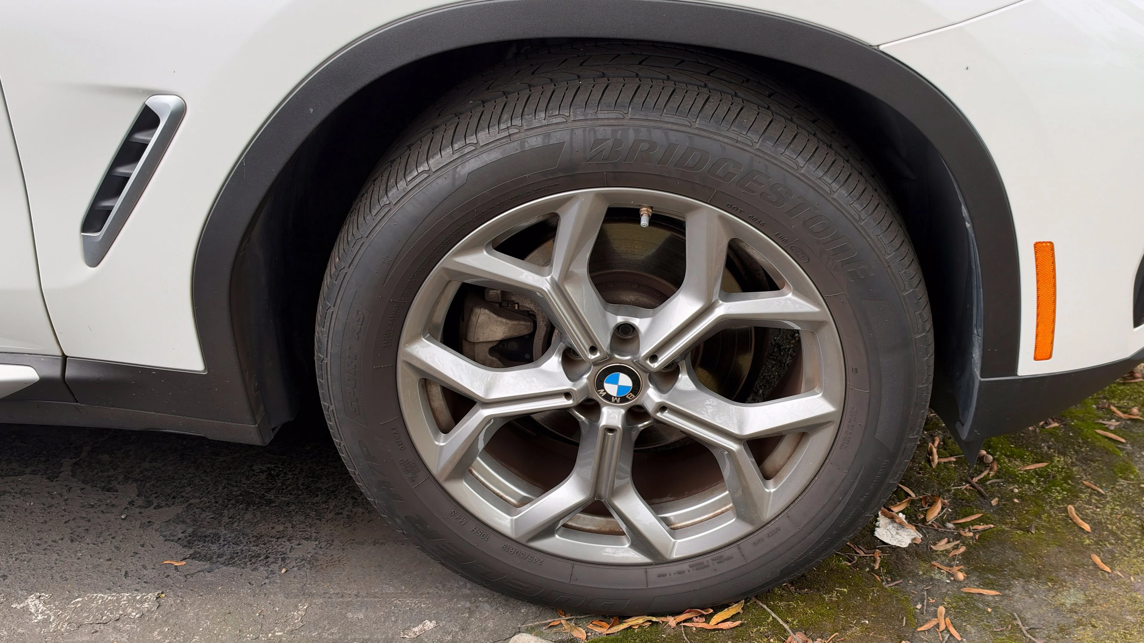 Used 2022 Mineral White Metallic BMW xDrive30i image 4