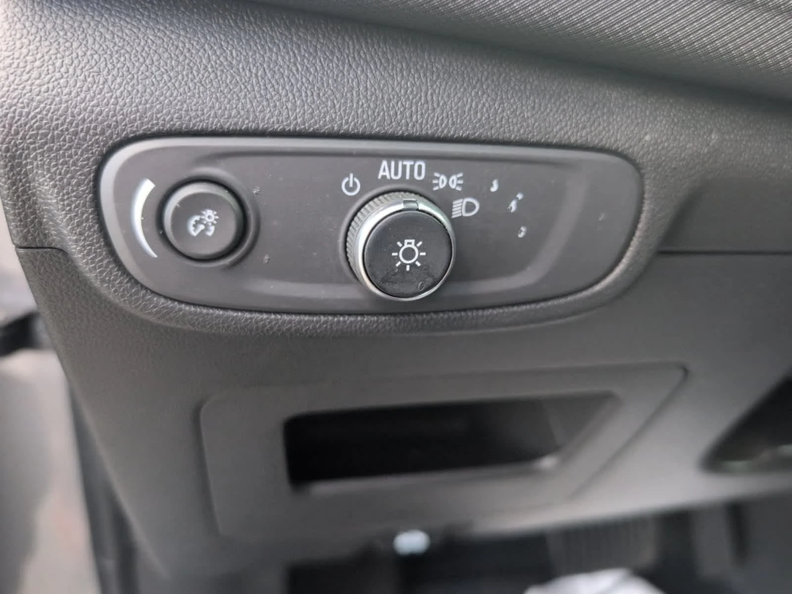 Used 2025 Sterling Gray Metallic Chevrolet LT image 24