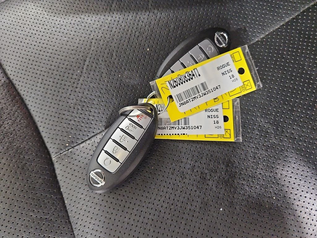 Used 2018 Silver Nissan SL image 29