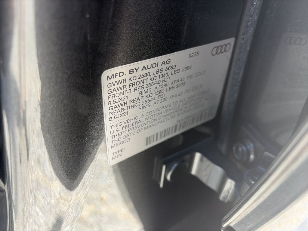 Used 2025  Audi 3.0T Premium Plus image 33