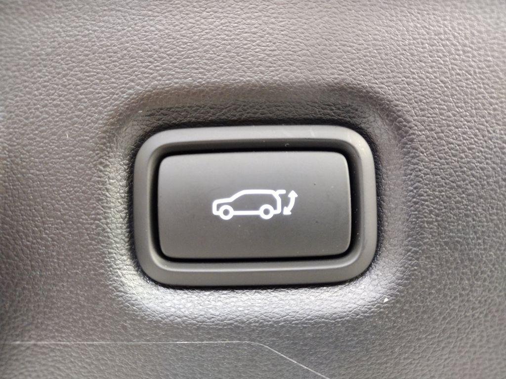 New 2026 Abyss Black Hyundai SEL image 17