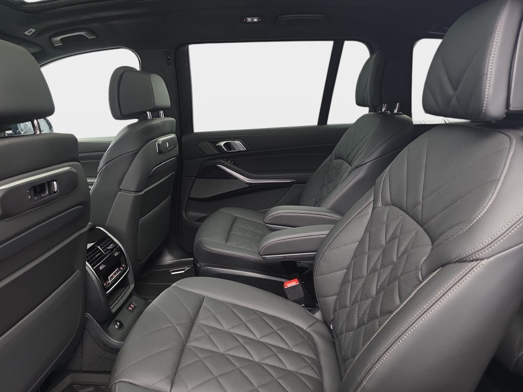 New 2027 Black Sapphire Metallic BMW xDrive40i image 15