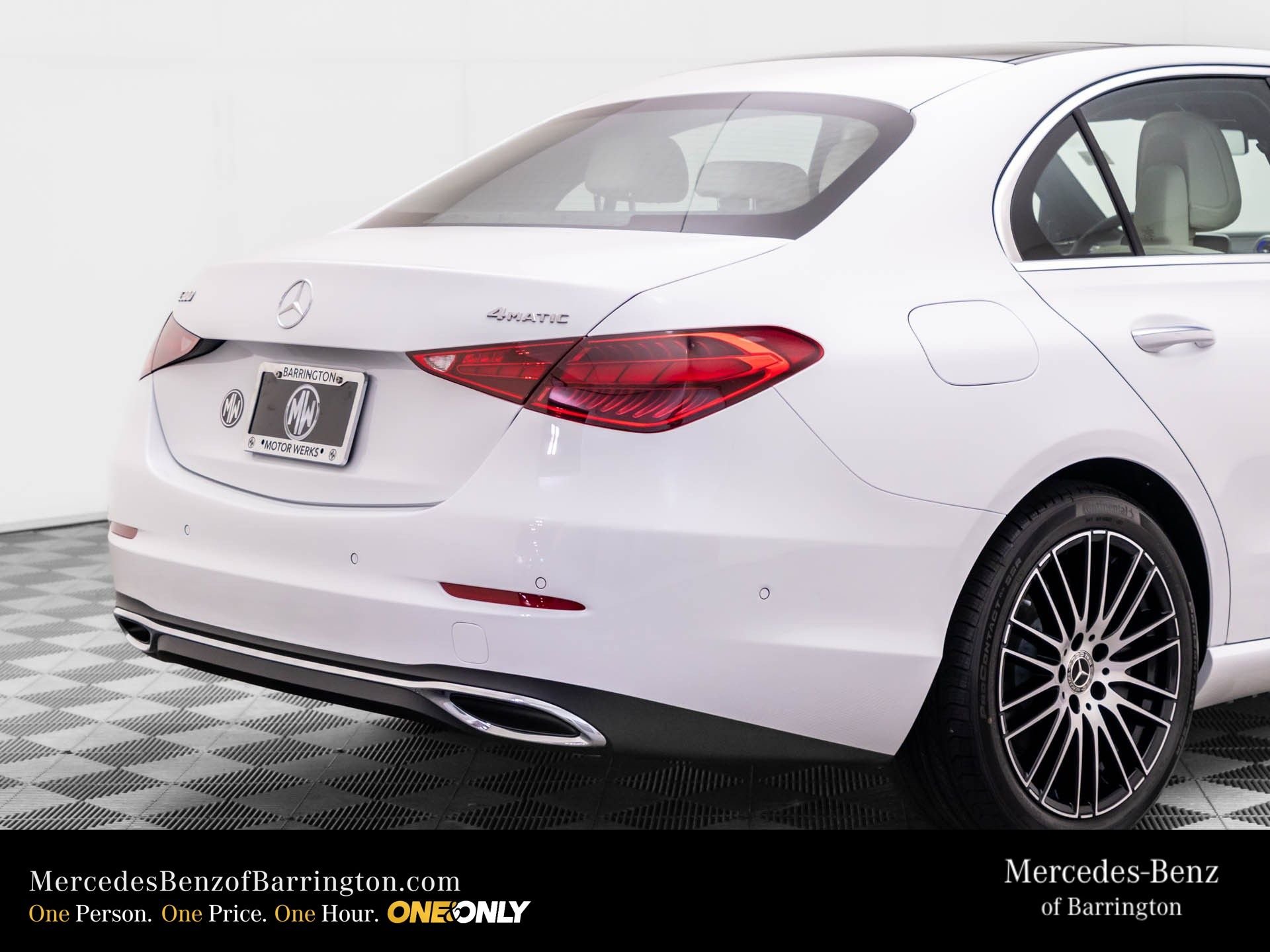 New 2026 MANUFAKTUR Moonlight White Metallic Mercedes-Benz C 300 image 39