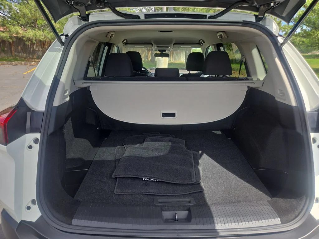 Used 2023 White Nissan S image 20
