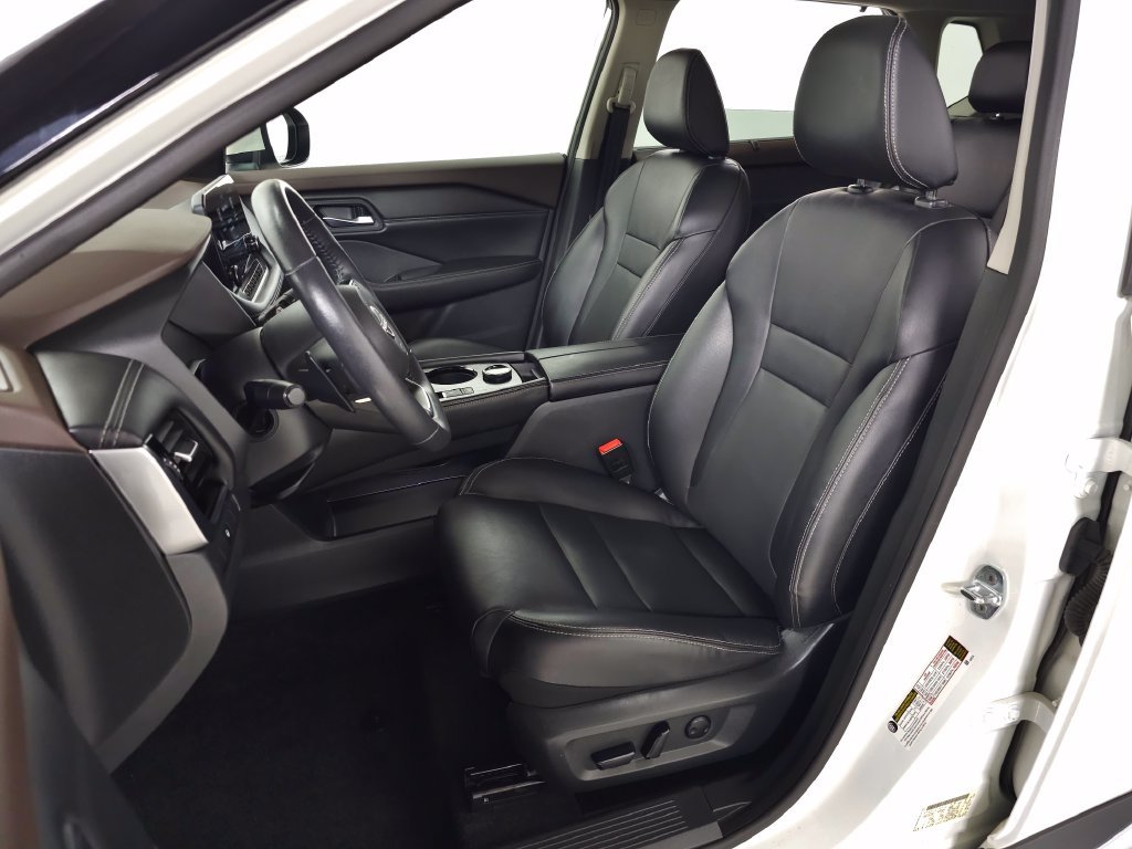 Used 2023 White Nissan SL image 17