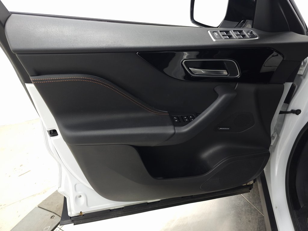 2018 JAGUAR F-PACE - Image 12